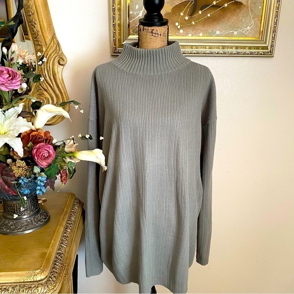 SOUTH Pole mens grey turtle neck sweater size L gently used.